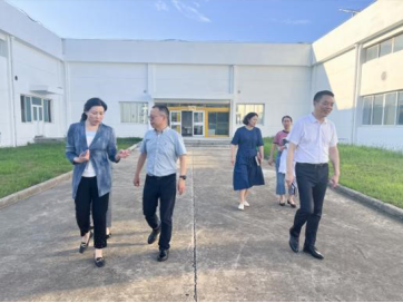 徐州经开区党工委副书记许海莉走访颐海药业 实地关怀企业发展实况​